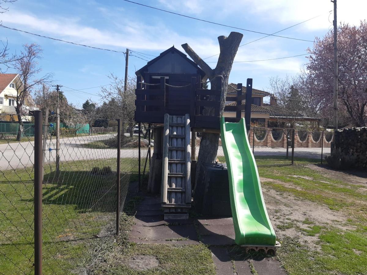 זמראדי Estike Nyaralo Merevfalu Kerti Medencevel מראה חיצוני תמונה